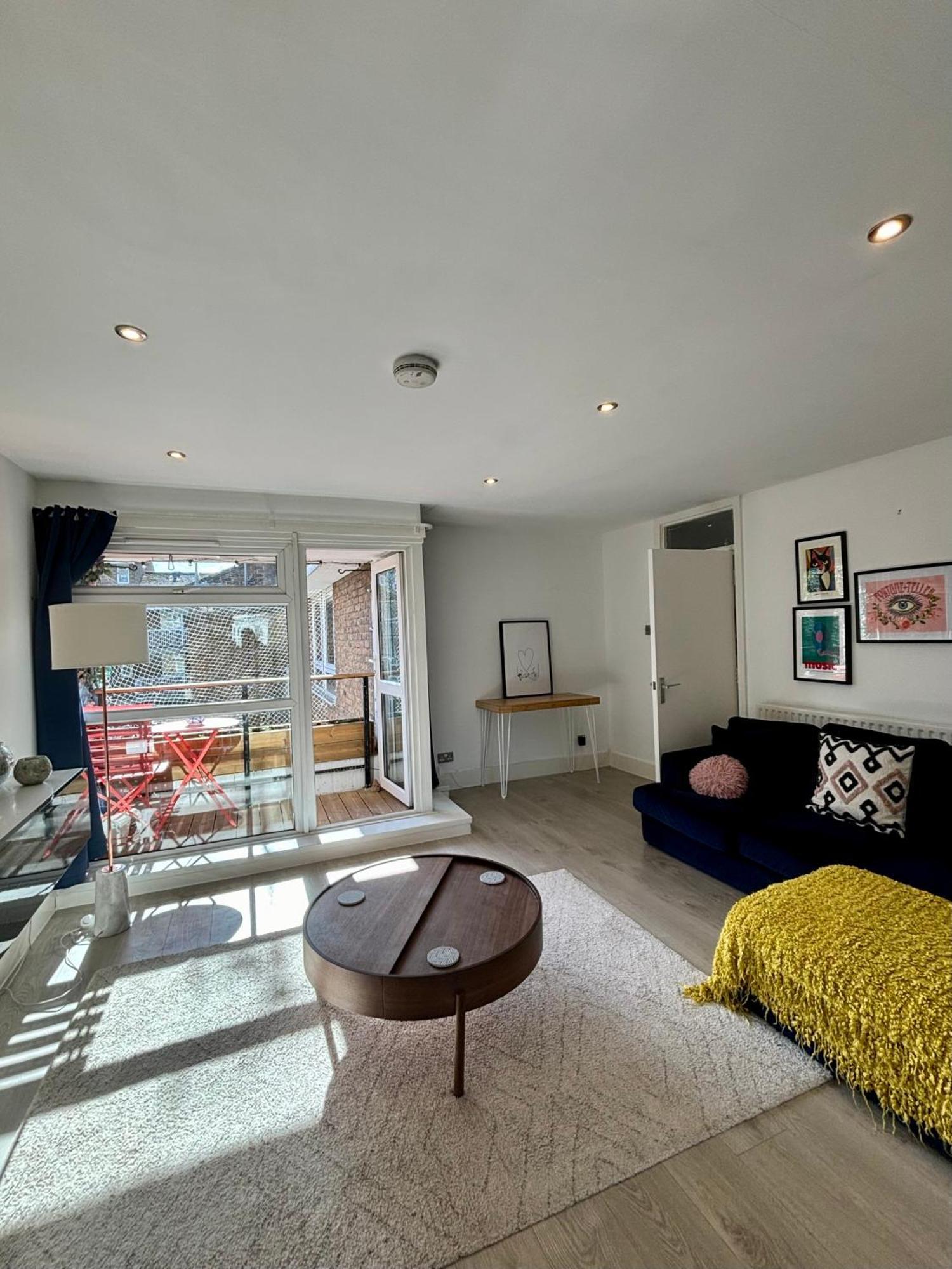 2 Bed, Open Plan, Modernised Flat, Canary Wharf * Londra
