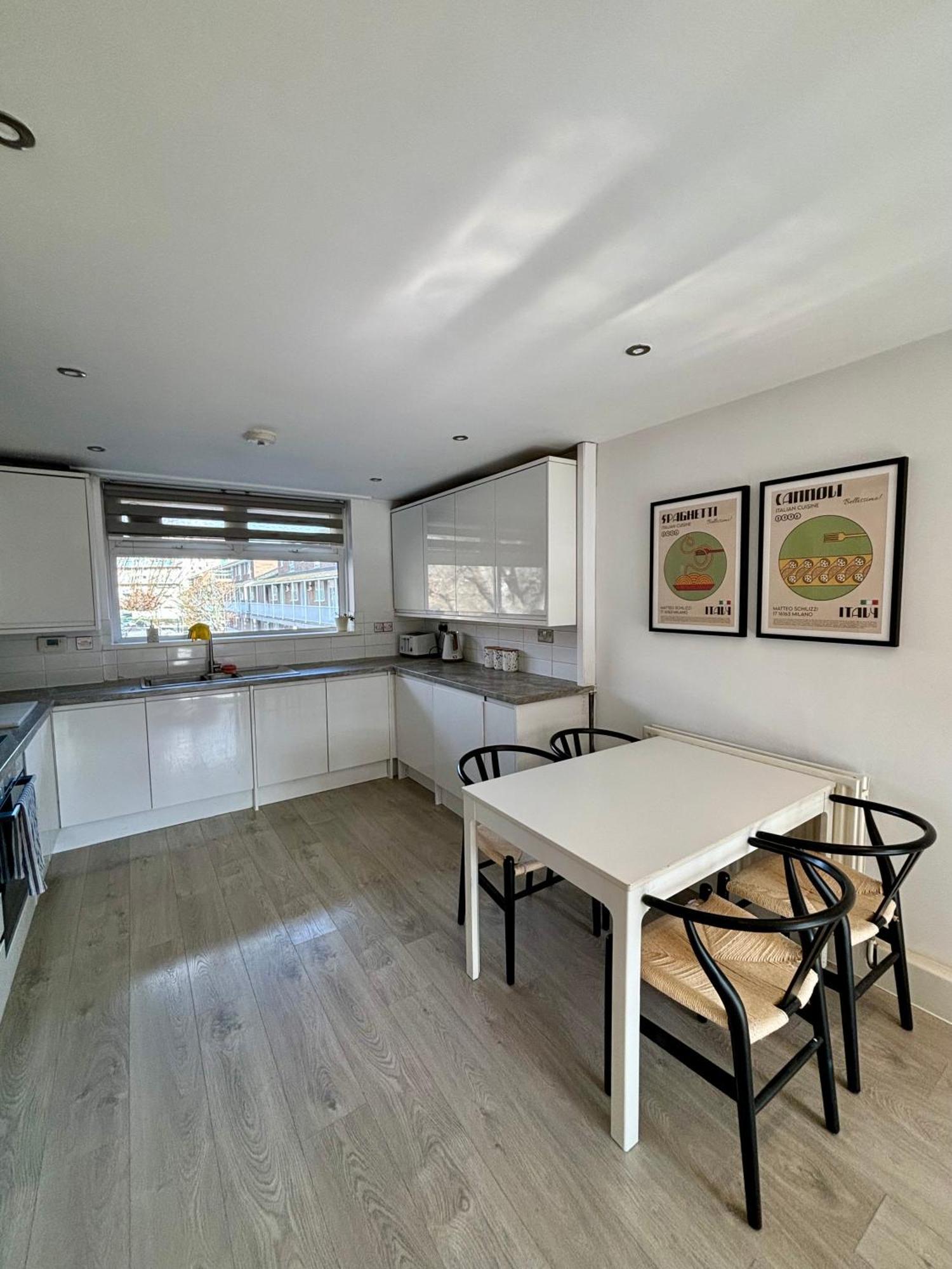 2 Bed, Open Plan, Modernised Flat, Canary Wharf Appartamento Londra